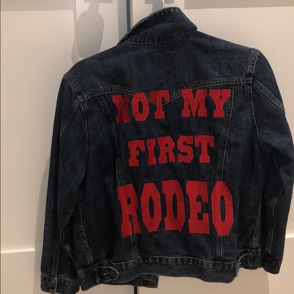 yellow top with black jeans